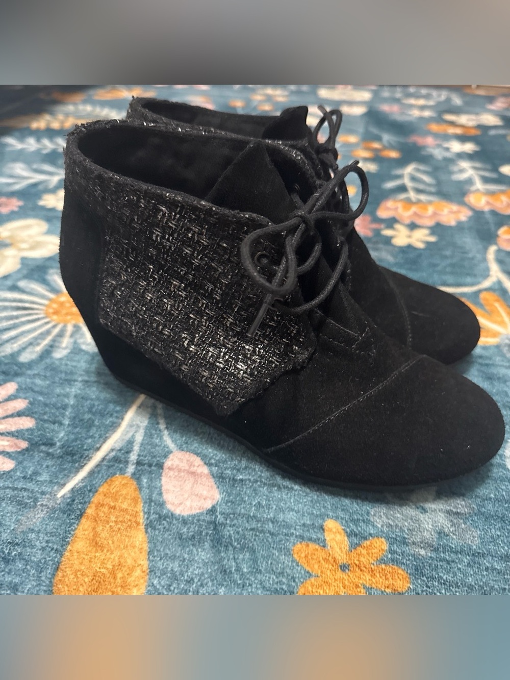 TOMS black wedges